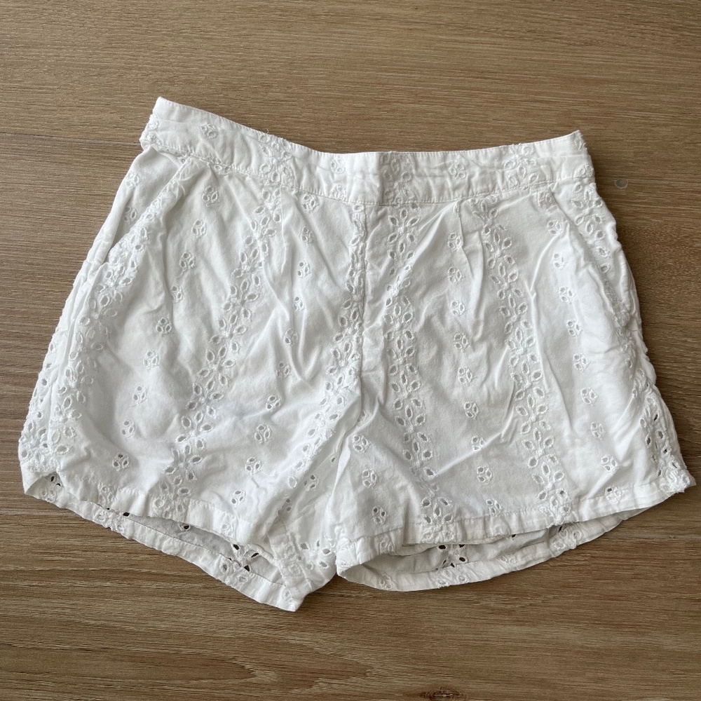 Flower Pattern Cotton-Like White Pull on Shorts